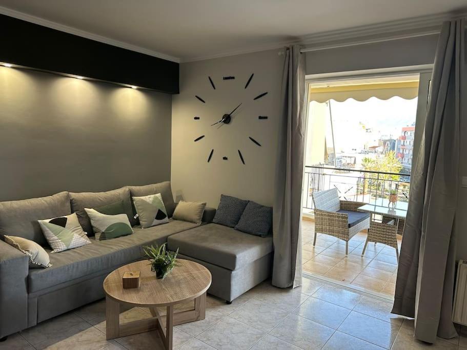 Acropolis View 3 Minutes To Metro Direct Airport & Port
