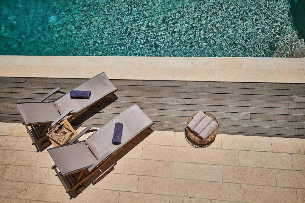 Luxury Apartment With Pool