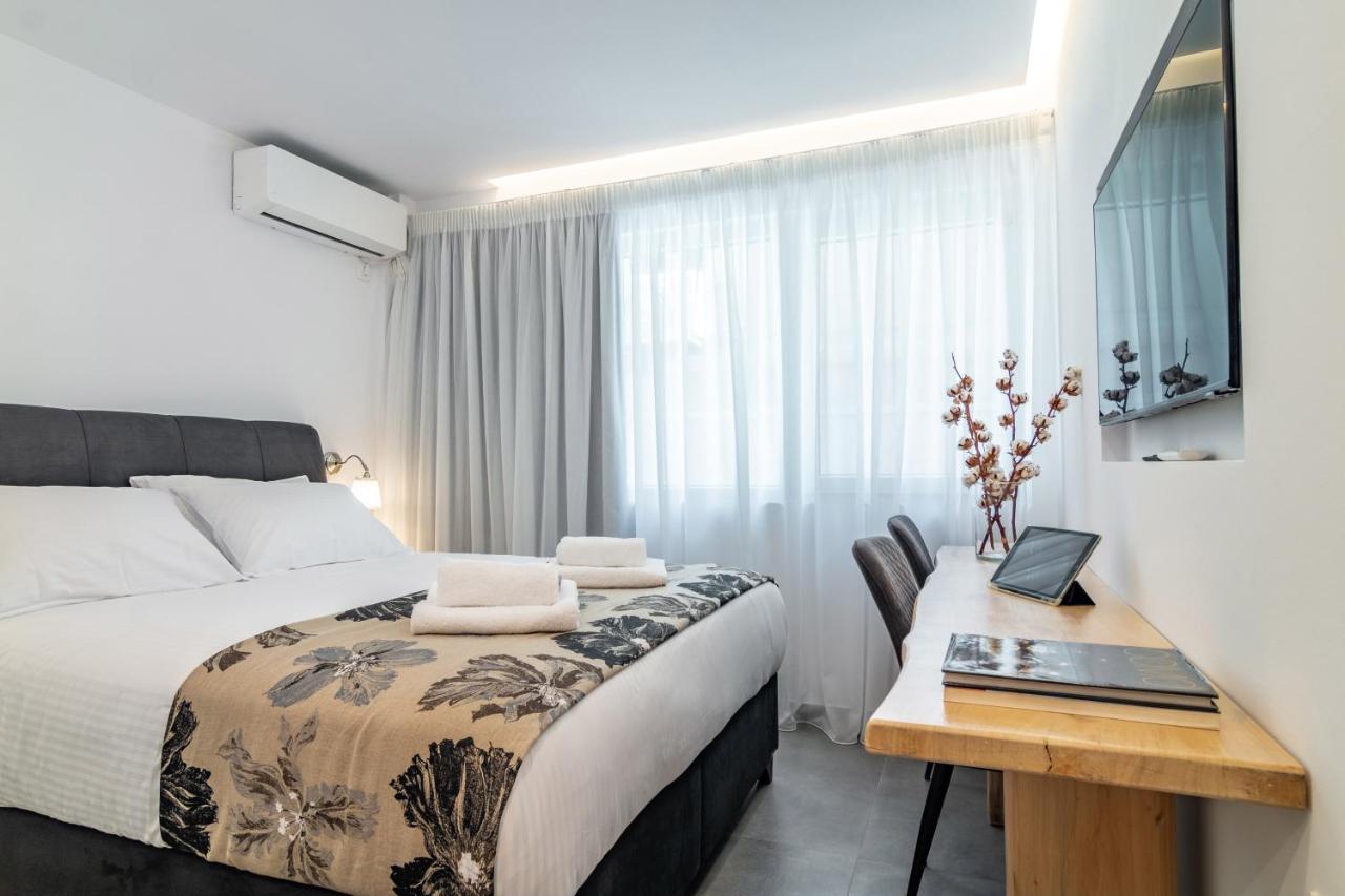 Cozy Central Apartment, Sofos