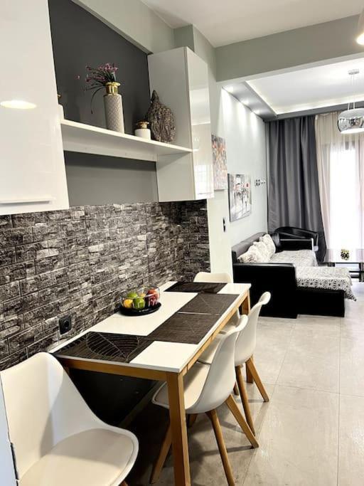 Pasithea City Center