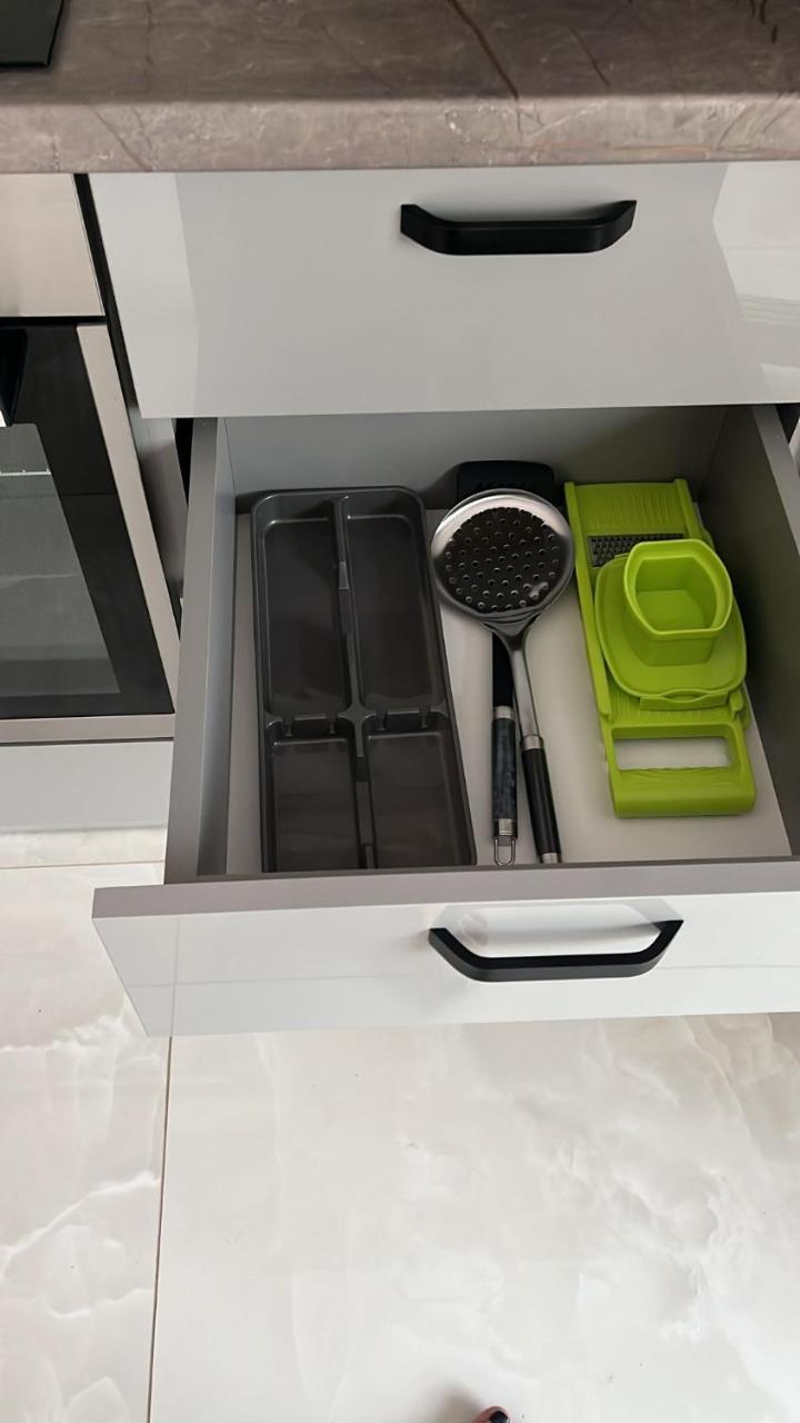 Apartament Pe 2 Etaje Si Living Spatios