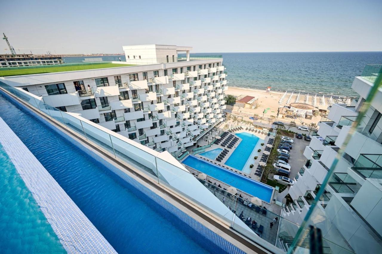 Wave N' Sea Apartment In Infinity Beach Resort Parking
