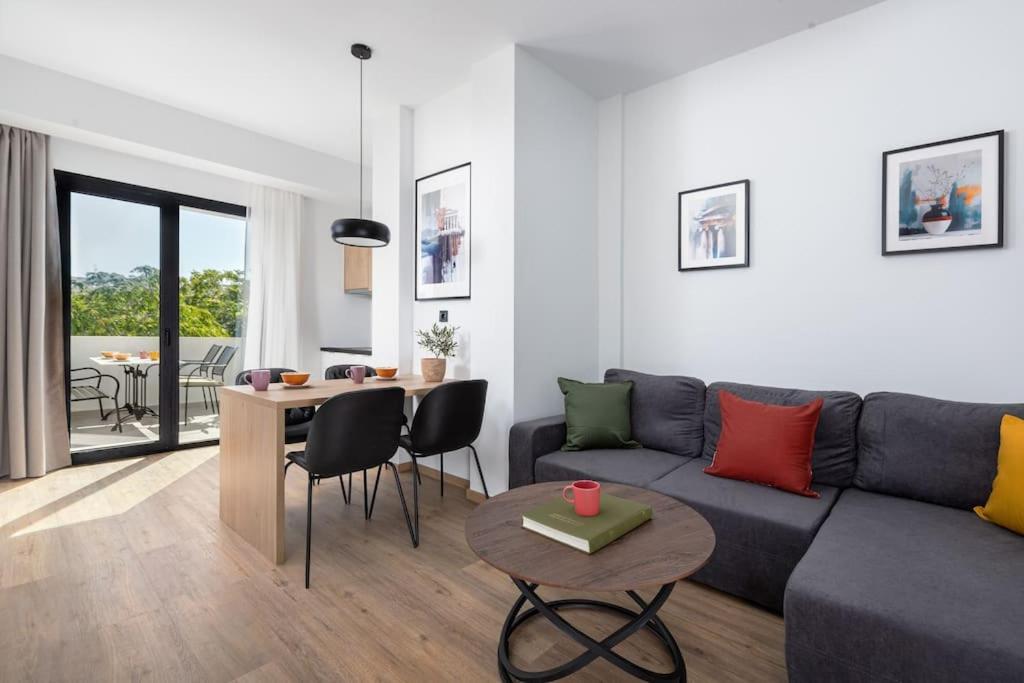 The Meta Stay Rooftop Access Sunny 2bdr Apartment