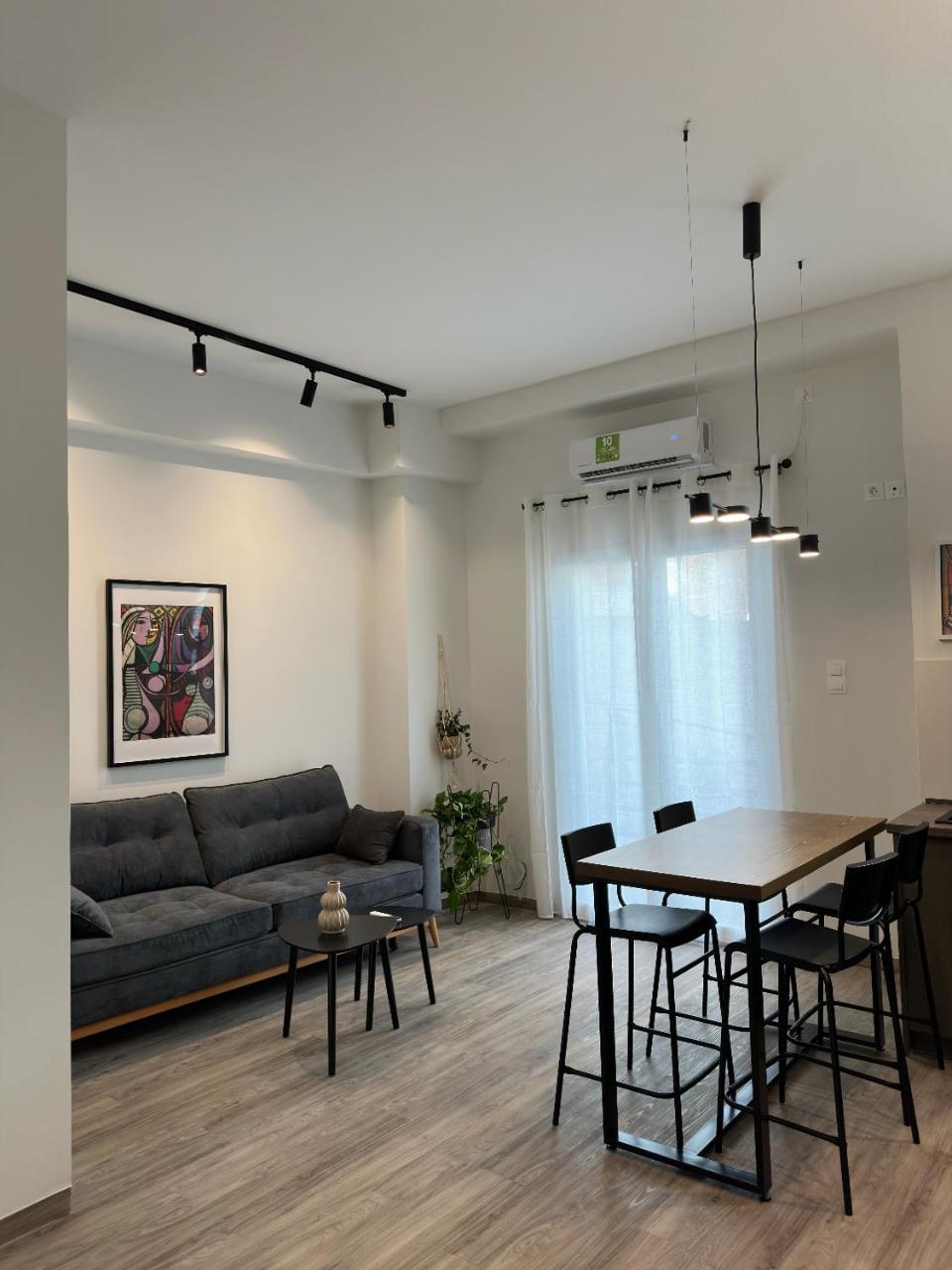 Petralona Private Urban