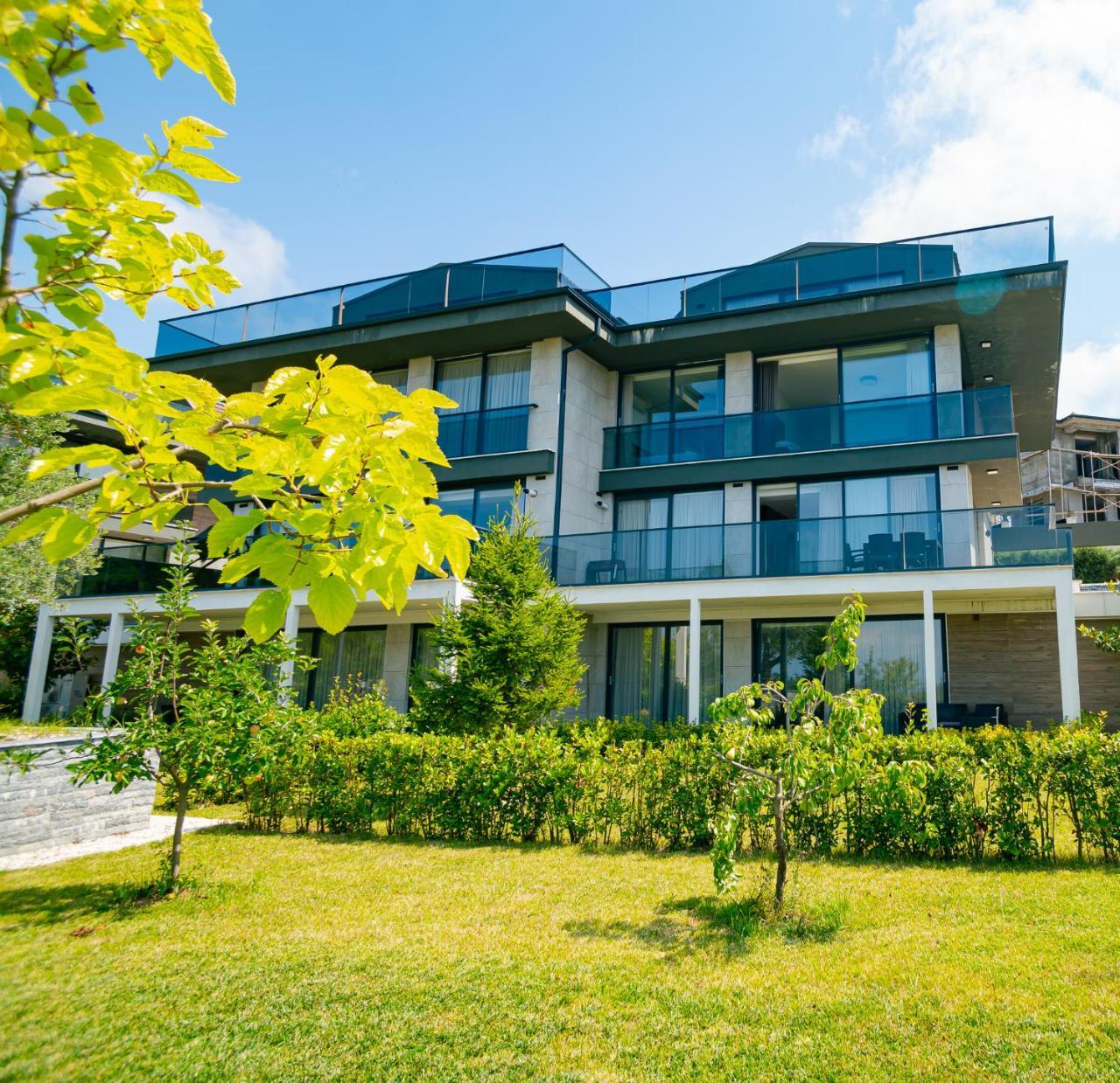 Royal Blue Luxury Villas