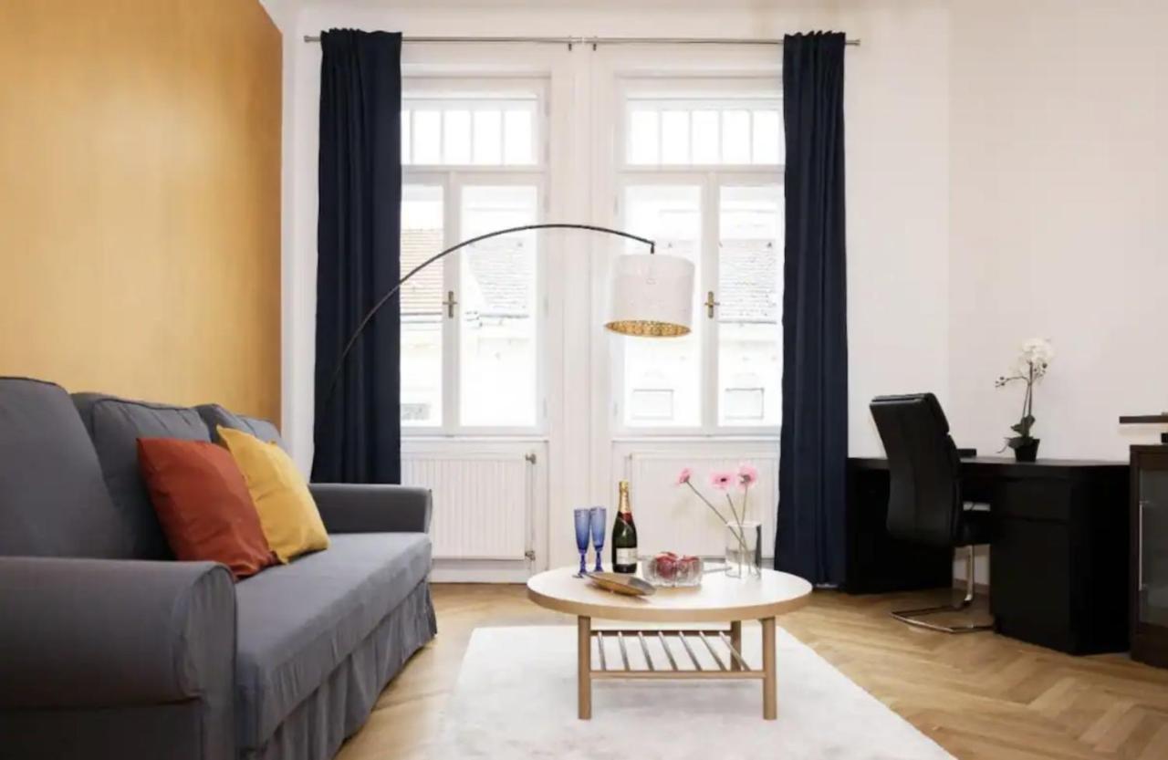Calm 60m2 Flat Close To Center Free Parking