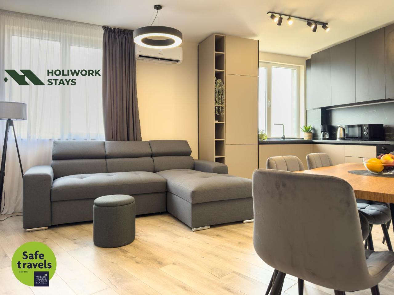 2br Business Suite With Free Gym, by Holiwork Stays