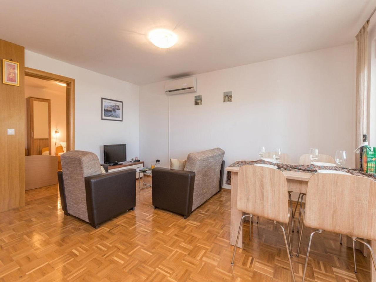 Apartments Lilly Two Bedroom Apartment With Terrace & Sea View