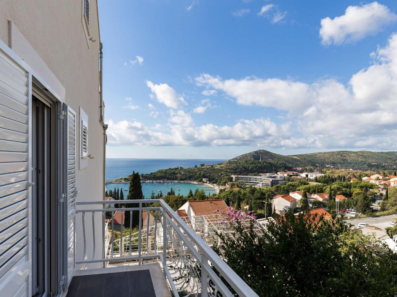 Apartments Villa Enzian Comfort Two Bedroom Apartment With Balcony & Sea View