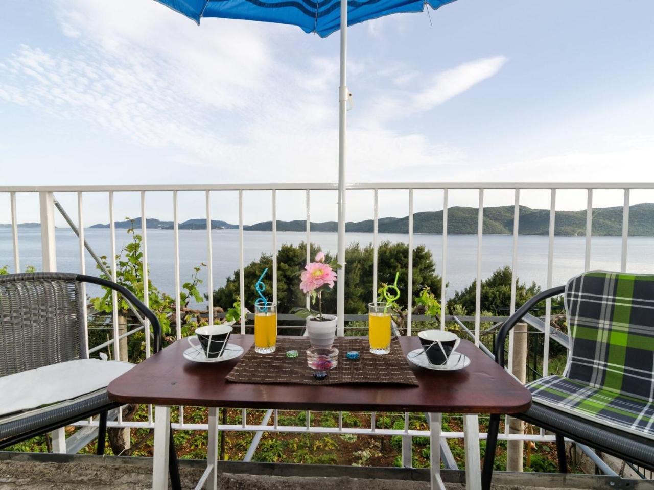 Apartment Giovani Two Bedroom Apartment With Balcony & Sea View