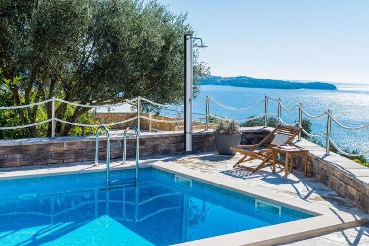 Apartment Lavilla Two Bedroom Apartment With Balcony & Sea View Uti