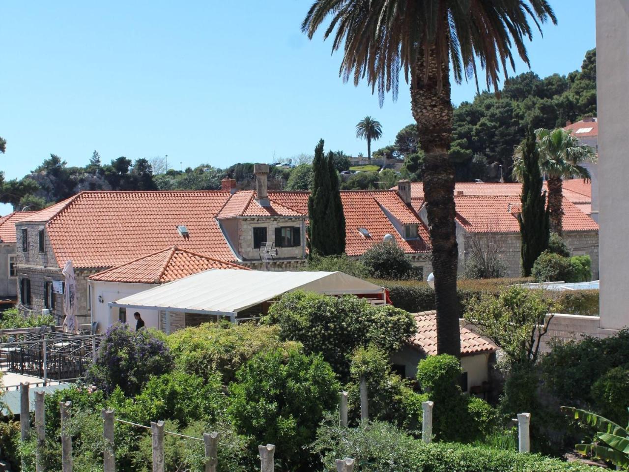 Guest House Gugily Triple Room With Shared Bathroom & City View