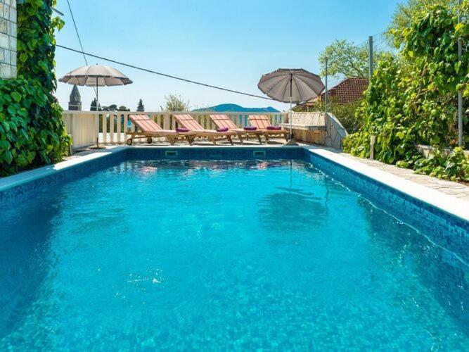 Villa Mia Three-bedroom Villa With Swimming Pool