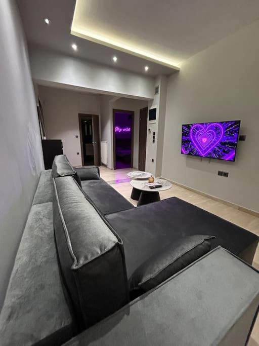 Angies Ledsigns Apartment