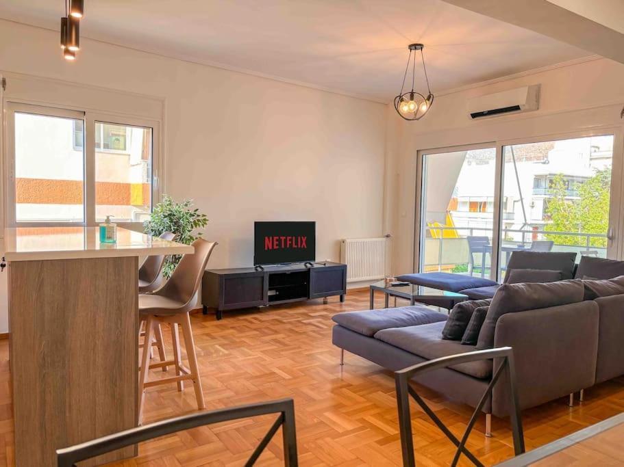 Bright & Spacious Apartment Near Glyfada Center