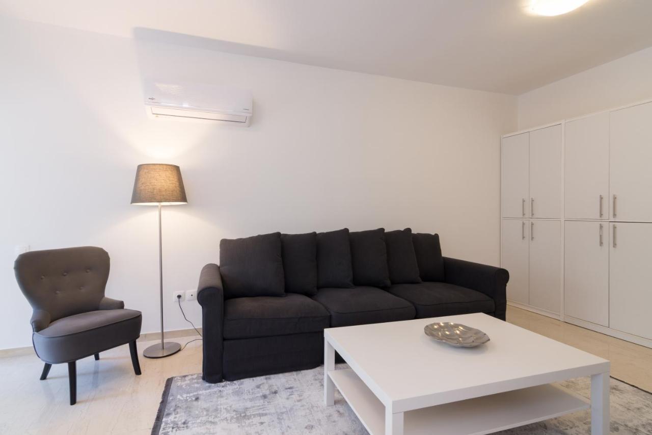 Great Two Bedrooms Apartment In Varkiza