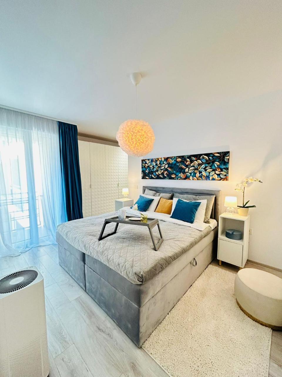 Sunny & Peaceful Chic Retreat