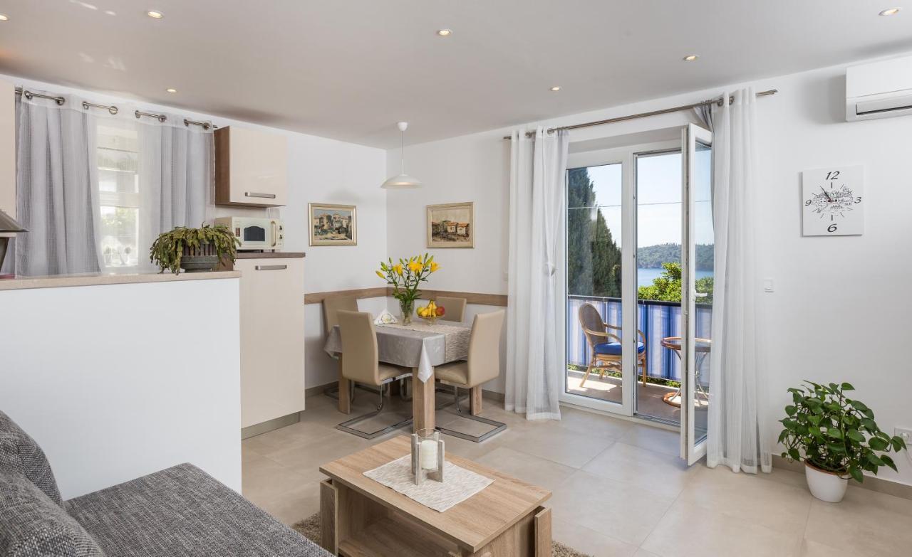 Nora Apartment by Duhomes