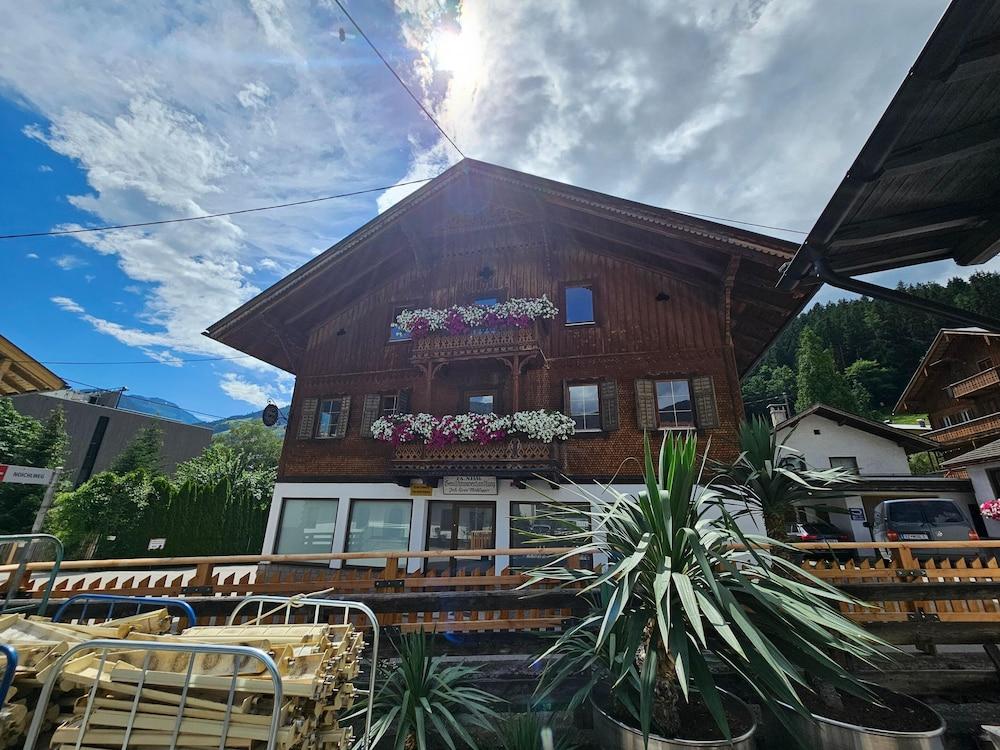 Large Holiday Home Right In The Center