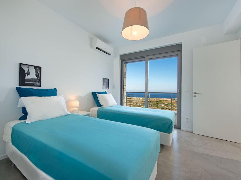 Beautiful Villa With Infinity Pool & Sea View