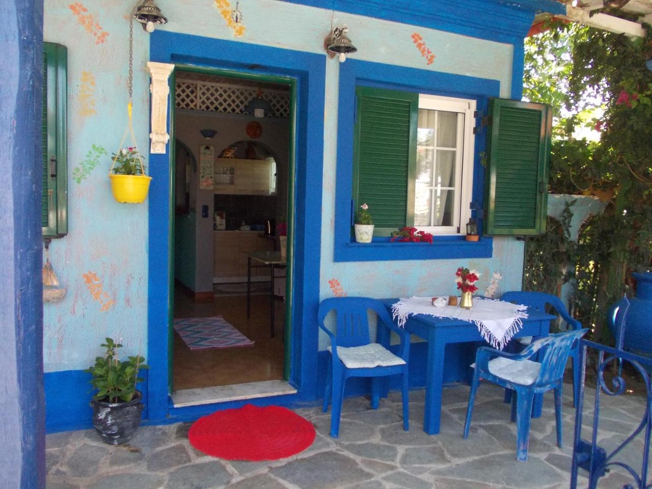 Nicola & 's Apartment