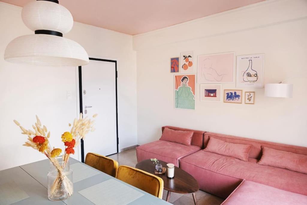 Vibrant Retreat Funky Style & Acropolis View
