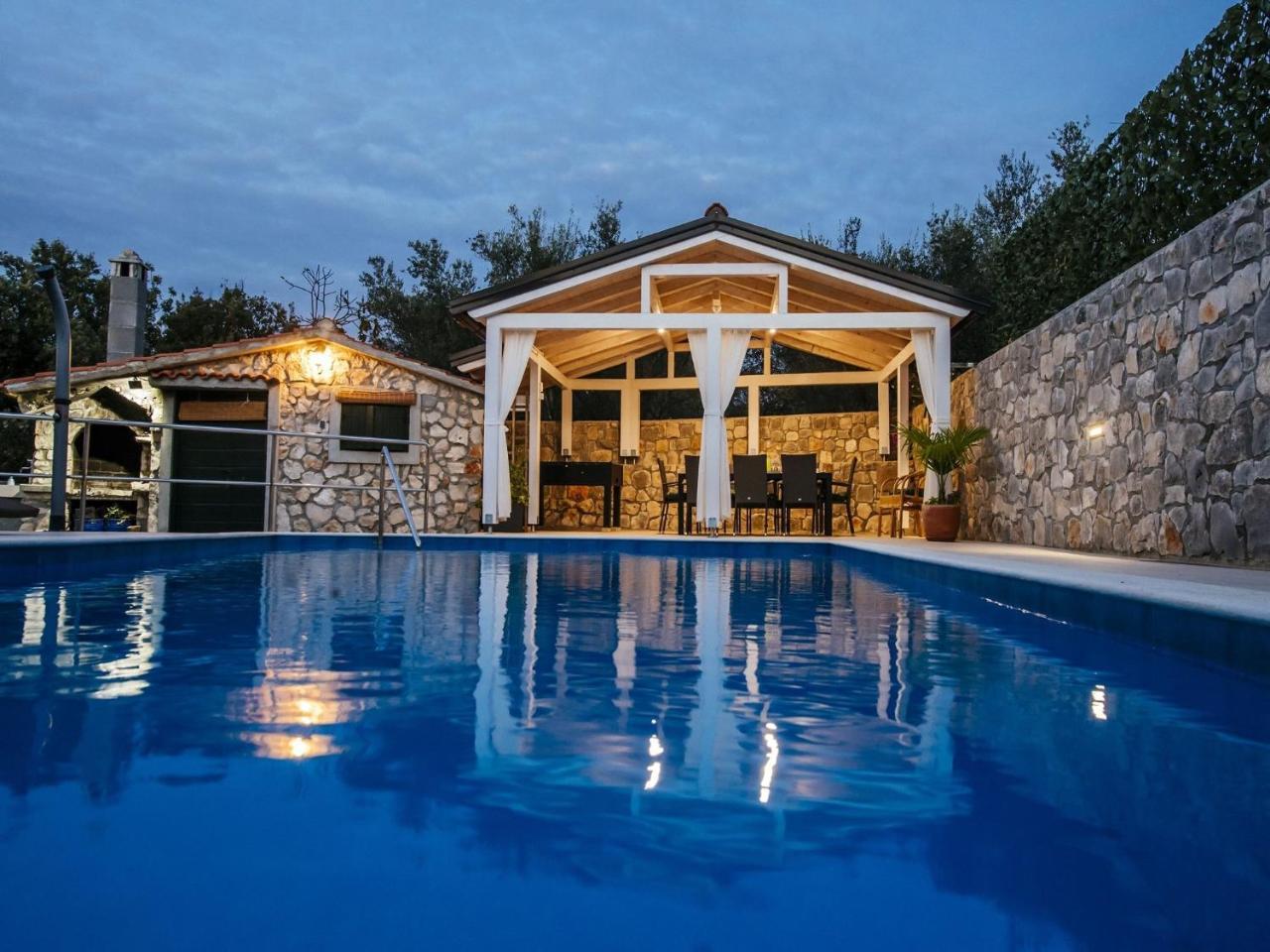 Beautiful Holiday Home In Mali I With Pool