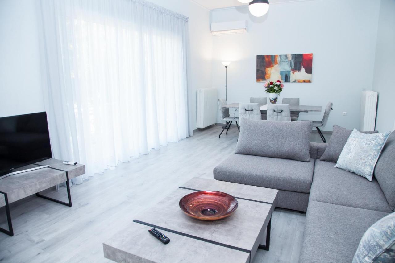 Sunny & Minimal Apt In Glyfada With 3 Bdrm