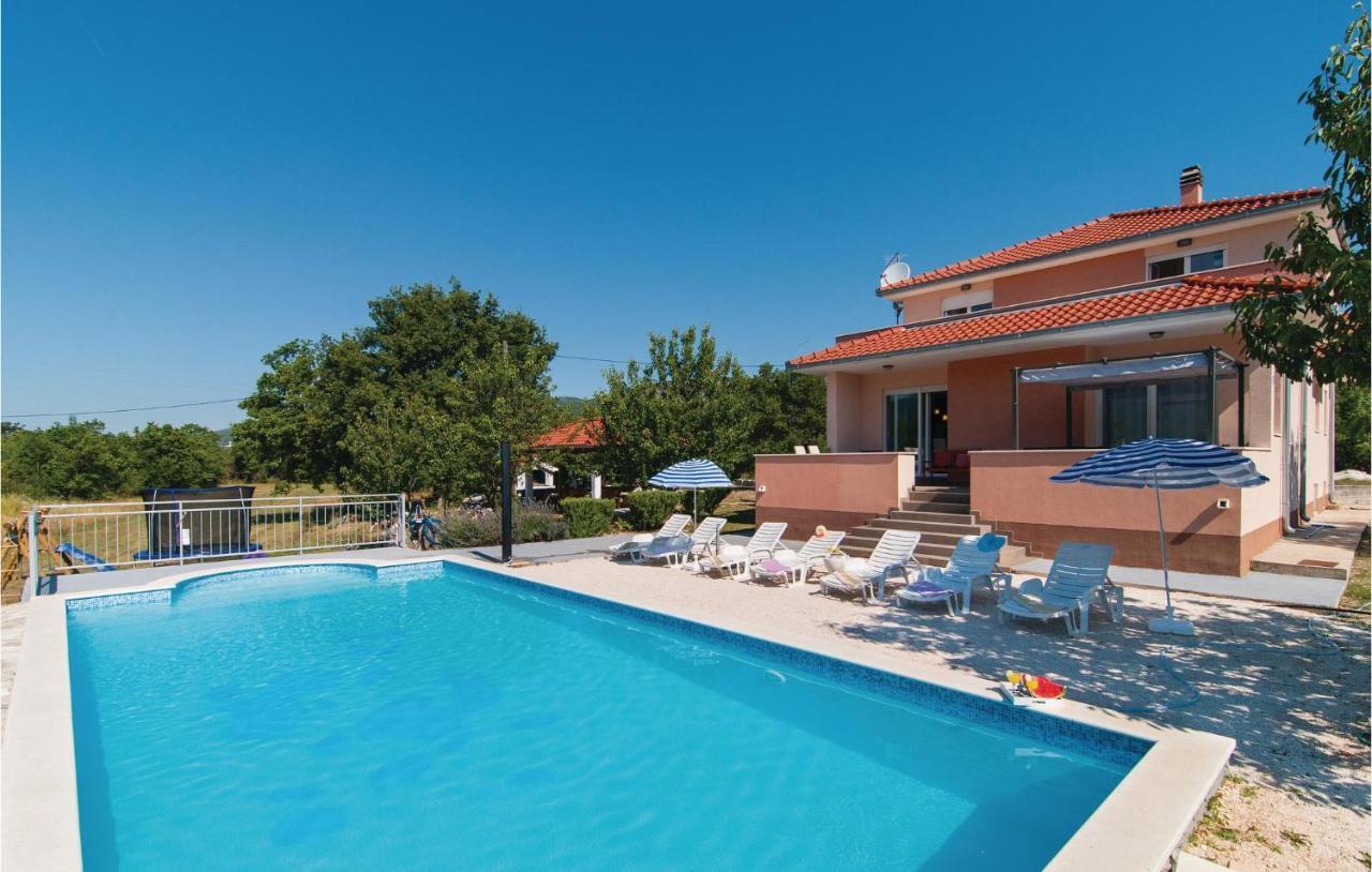 Five-bedroom Holiday Home Dugopolje With A Fireplace 03