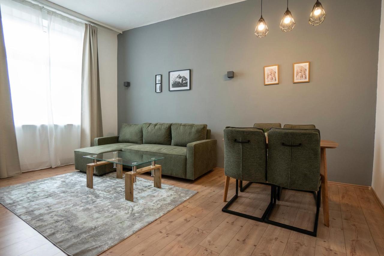 Homely 40m Apt, King-size Bed, Next To Downtown