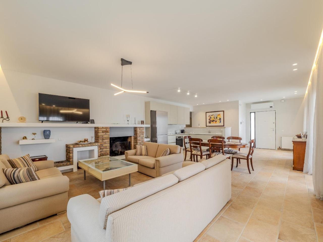 Tilia Tree Luxury Apartment Vast Pool & Bbq