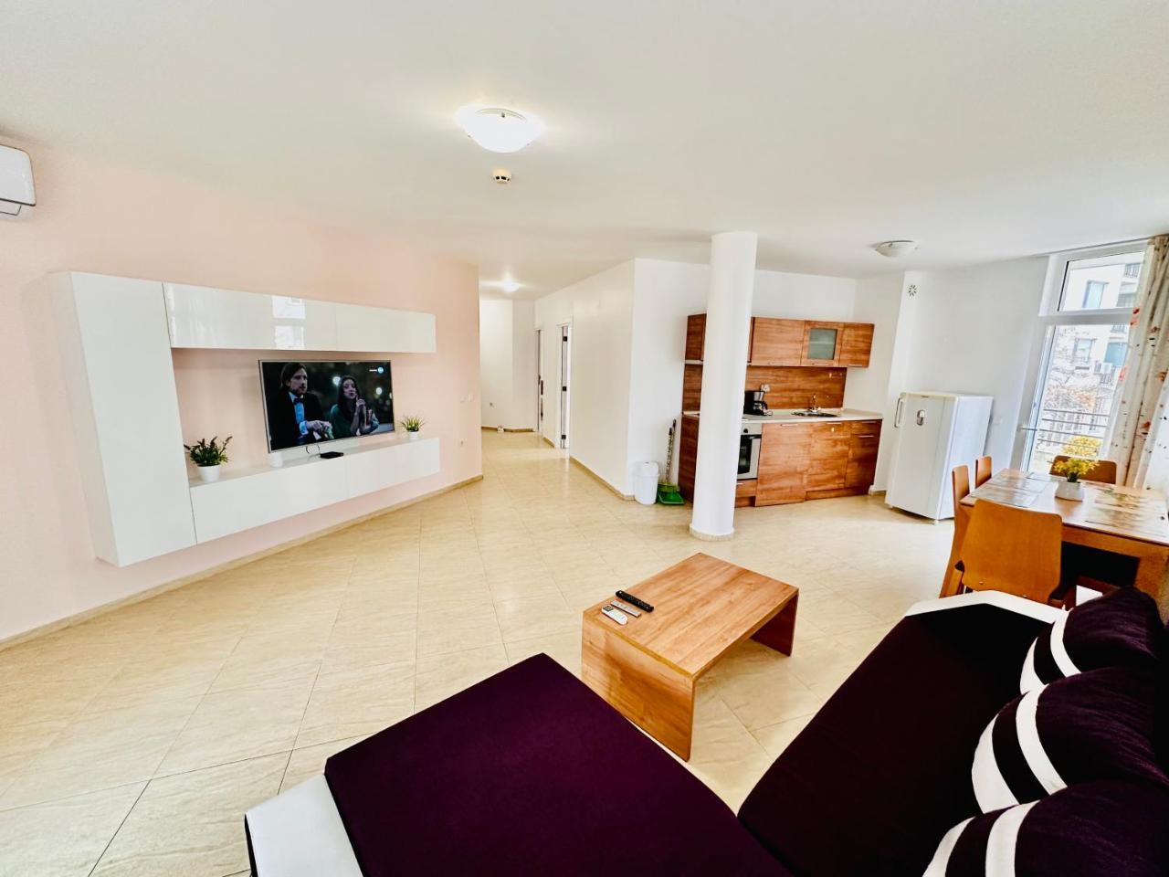 Charming 2-bed Flat With Pool View In Sunny Beach, Bulgaria