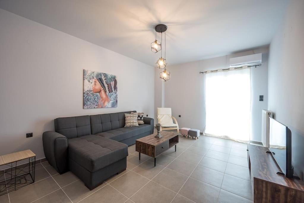Ariadne Chic & Minimalistic Apt.