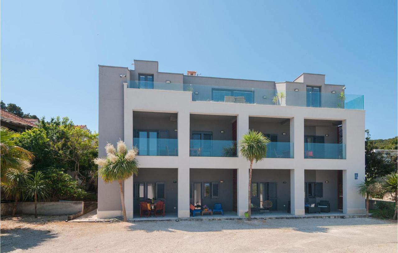 1 Bedroom Nice Apartment In Sutivan