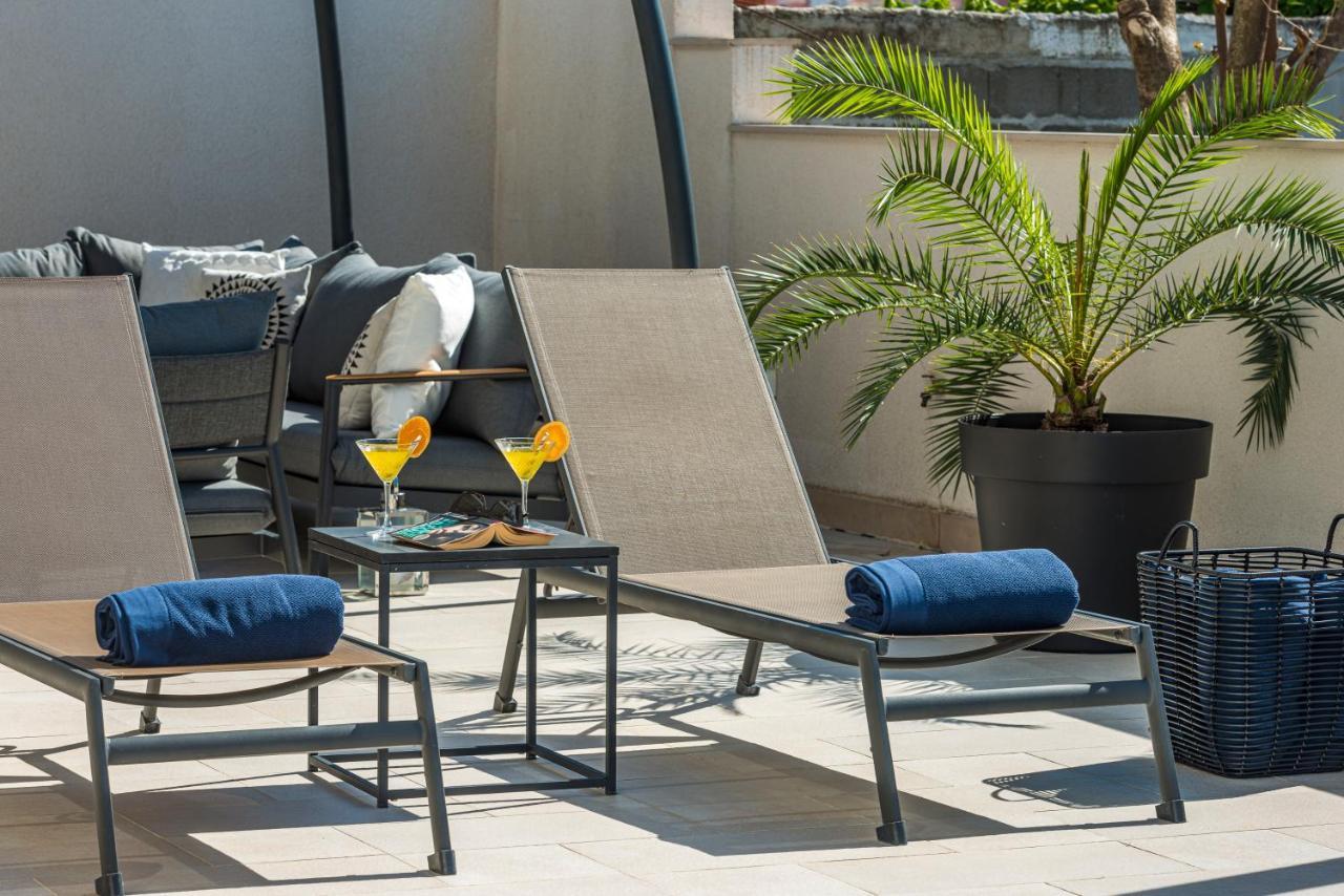 Deluxe Apartment Unique-with Private Heated Pool
