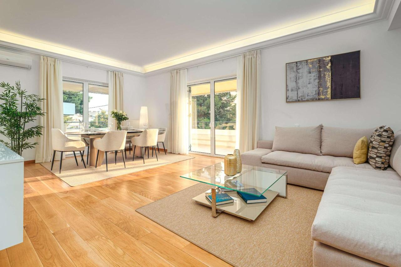 Luxurious Stylish 2 Bd Villa With Balcony In Voula