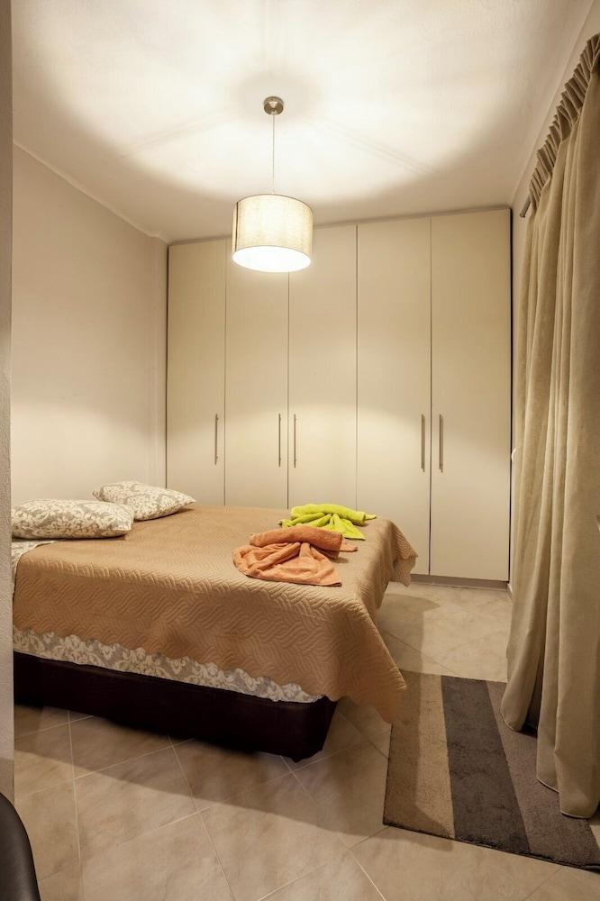 Be Queen-your Urban Stay