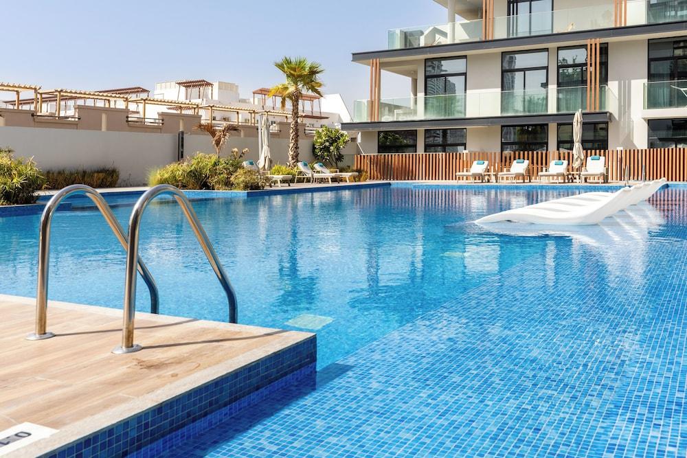 Waves - Comfortable Jvc Apt with Balcony