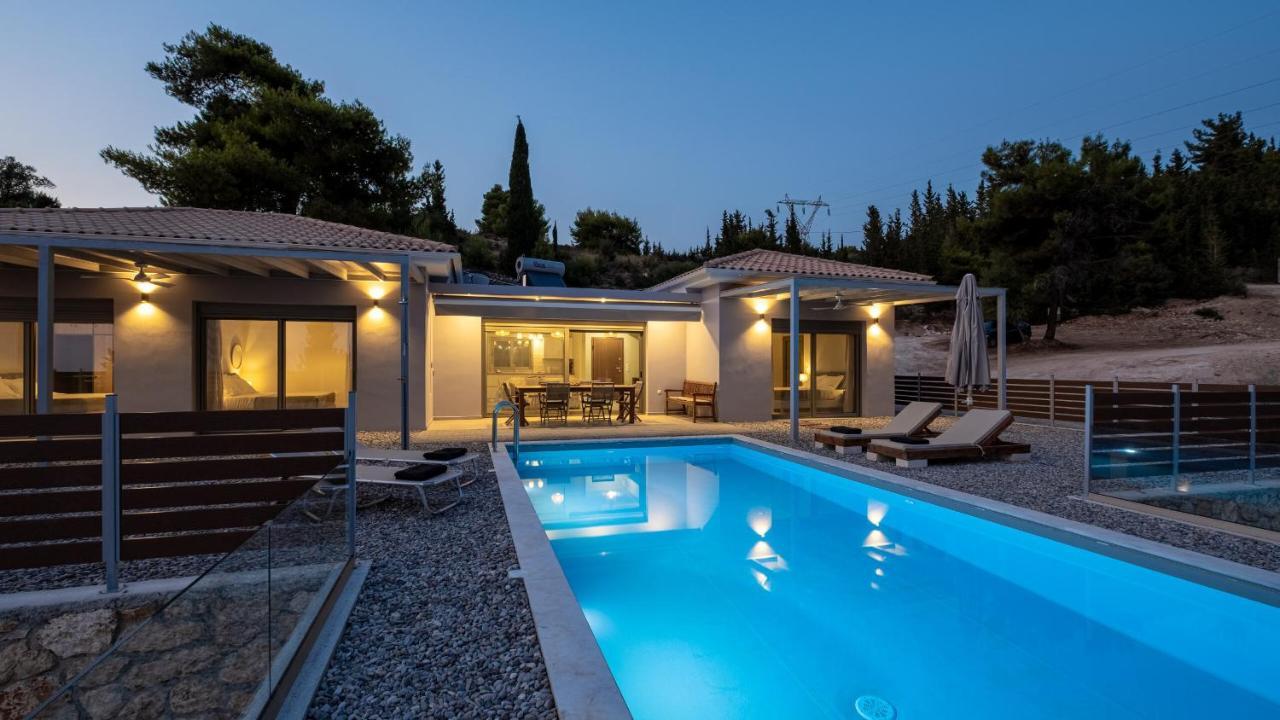 Villa When Waters Are Colored