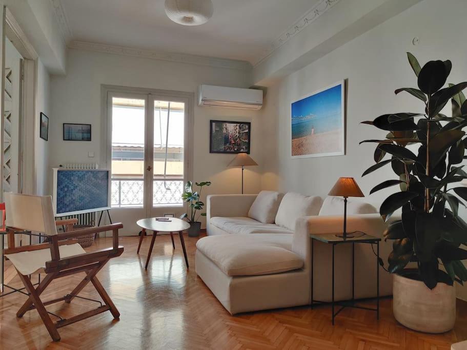 Stylish 1br Apt With Retro Kitchen & View Balcony