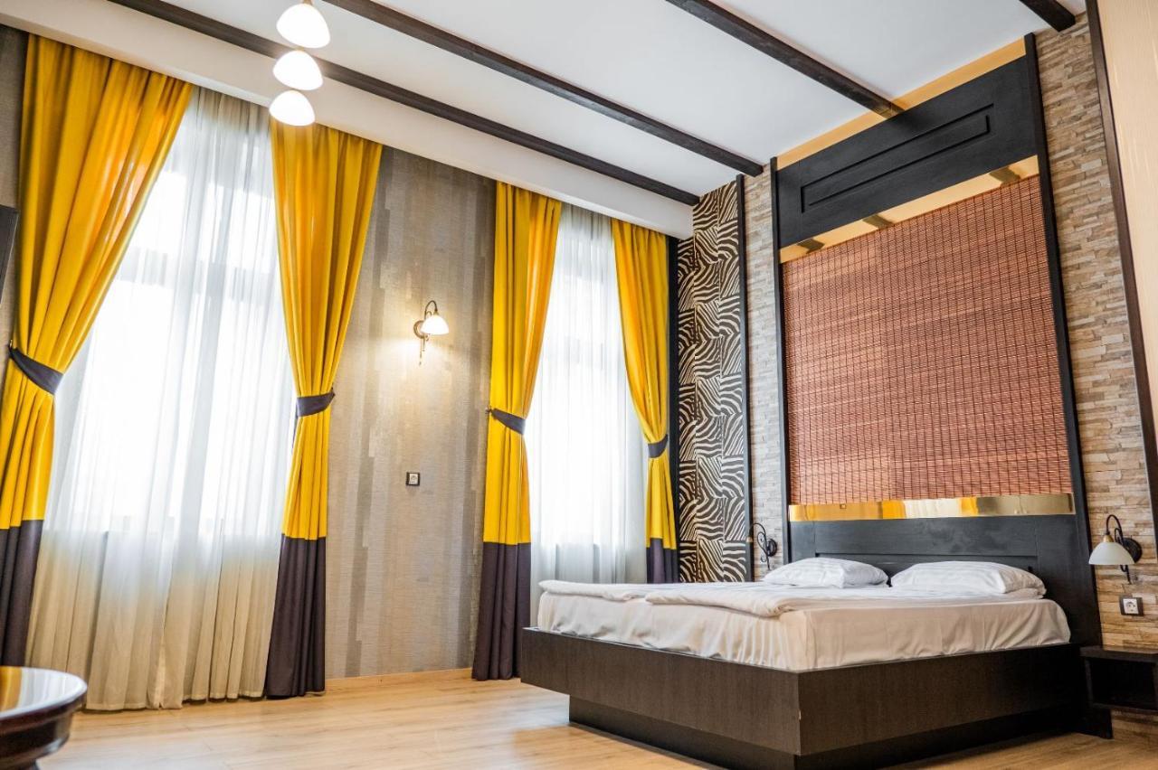 Apartamente La Teatru Safari