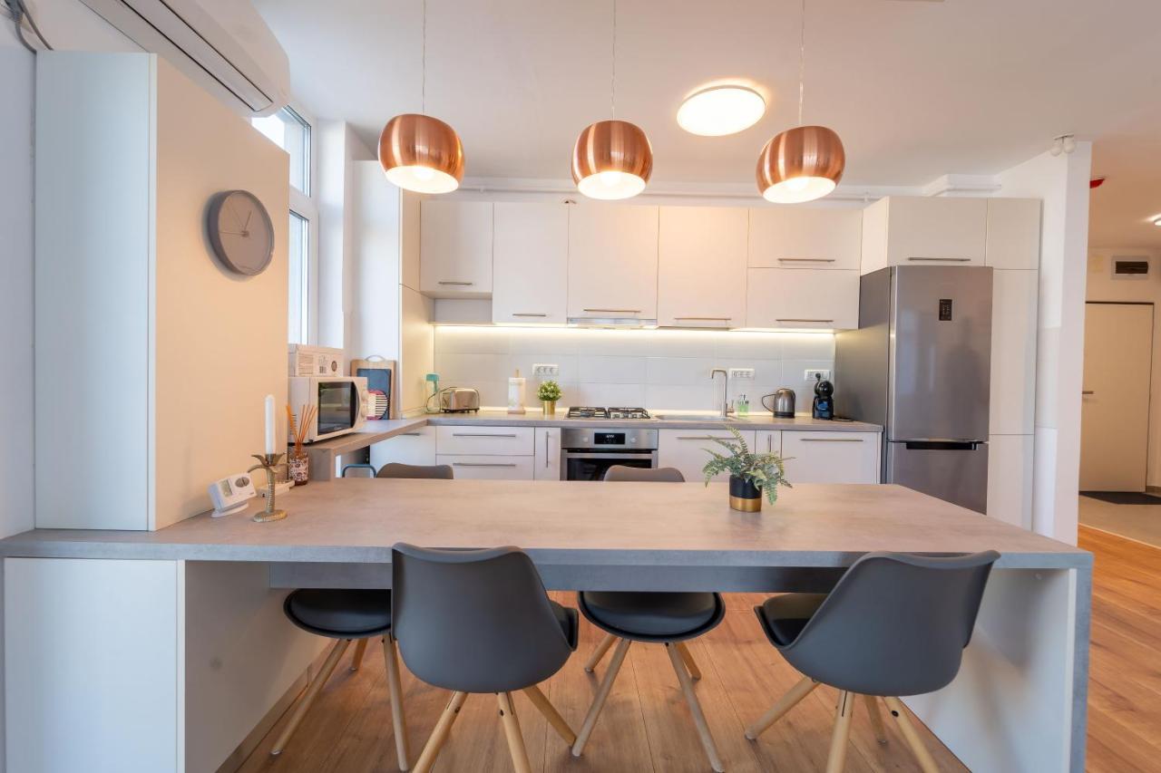 Vis Si Eleganta In Stil Modern Apollus Avenue