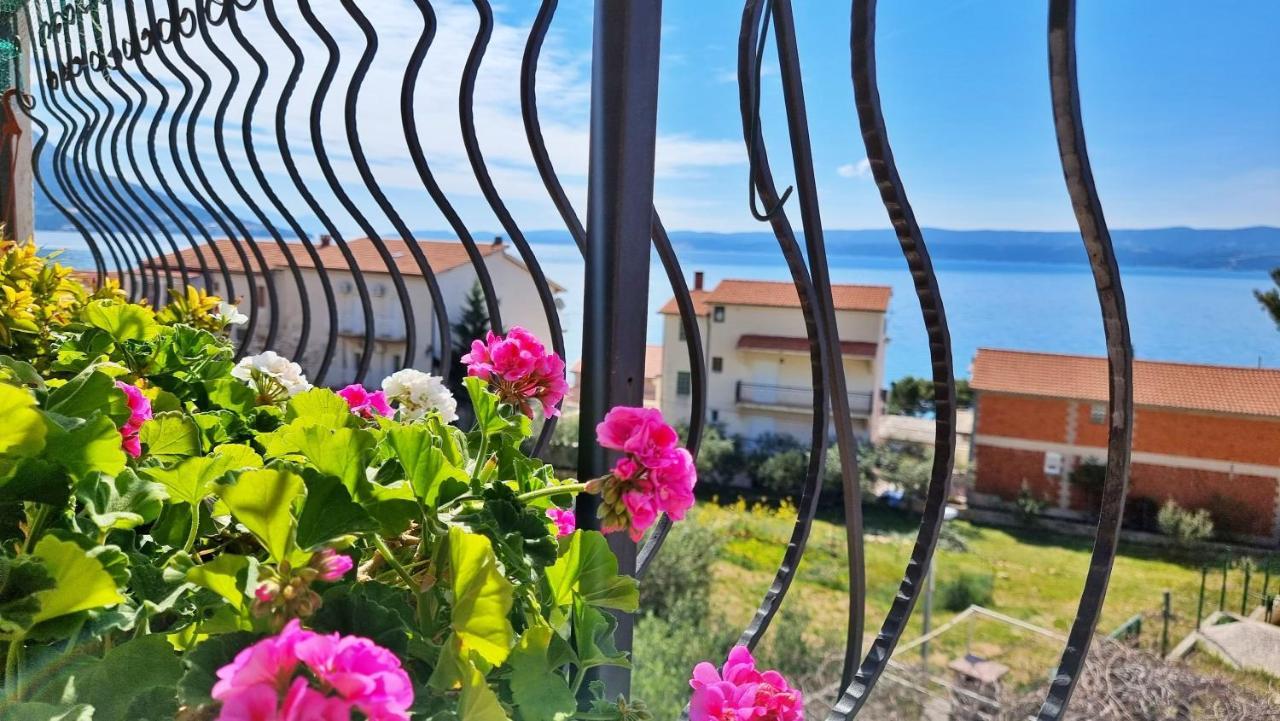 Black & White Apartment 2 Bedrooms, Walk To The Beach