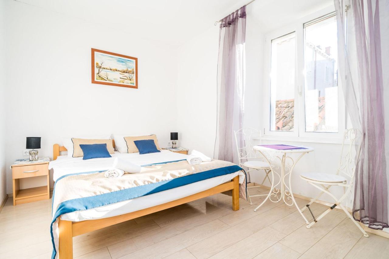 Deluxe Rooms With A Terrace View At Old City Gate