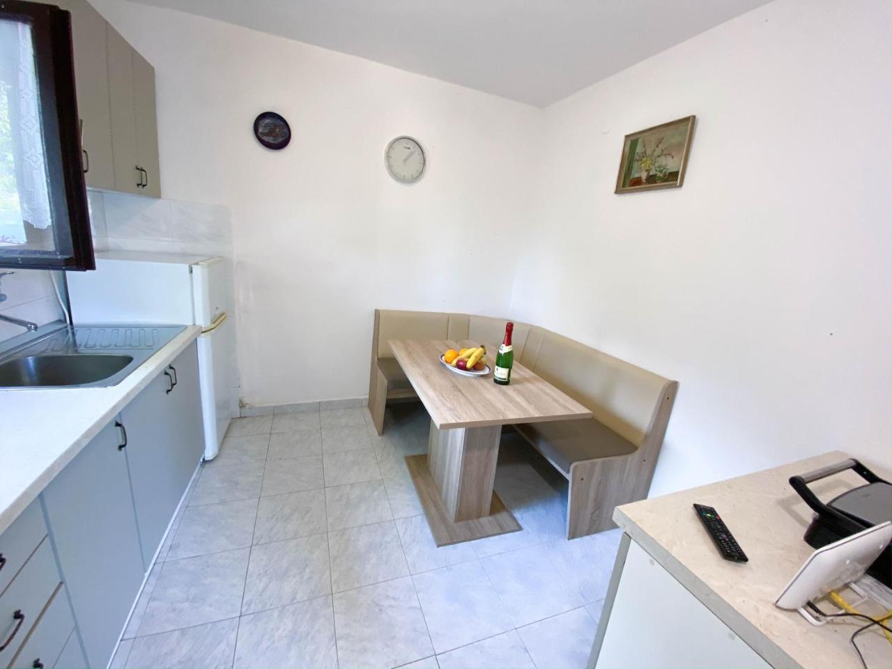 Seaview & Beachfront Apartments Jakov