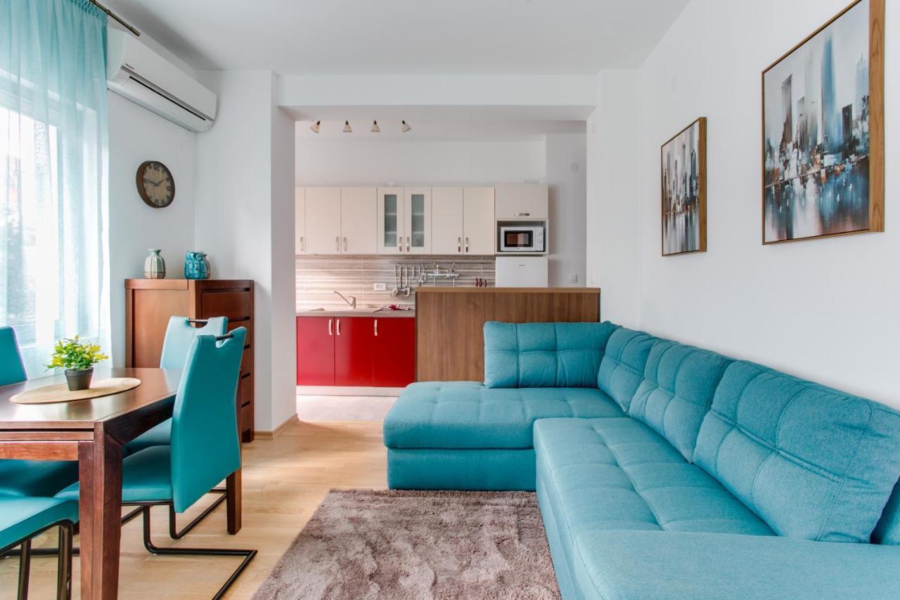 Apartments Lora 13.jula, 15