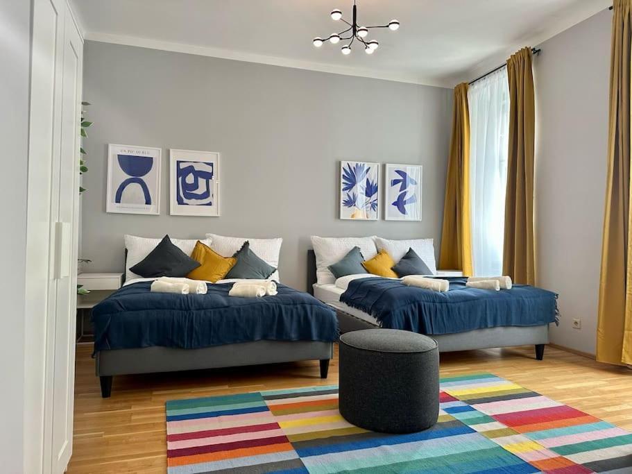 Very Spacious Apartment With A Wintergarden & Terrace, 1 Minute To Tram Station