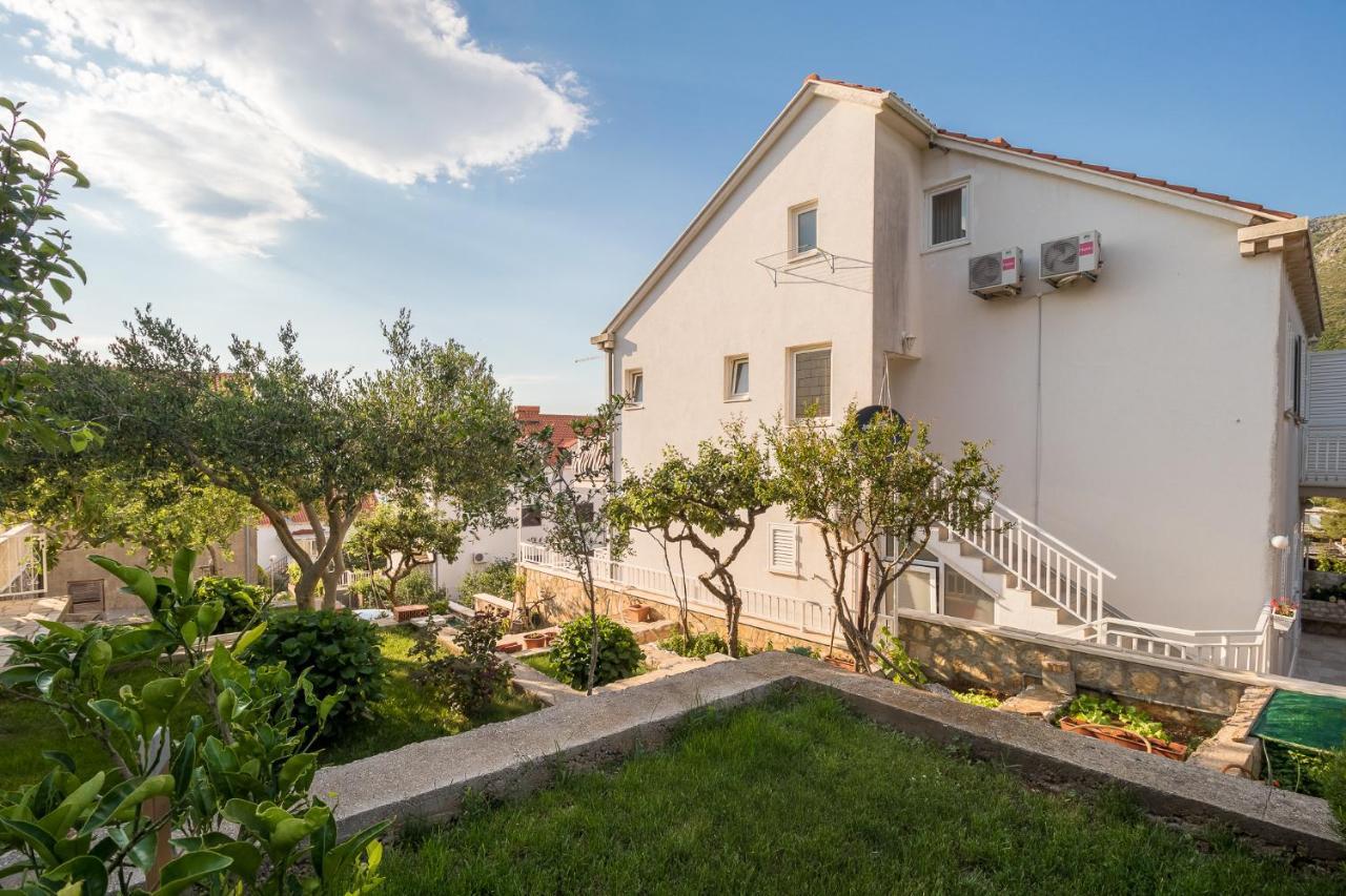 Apartments Pina