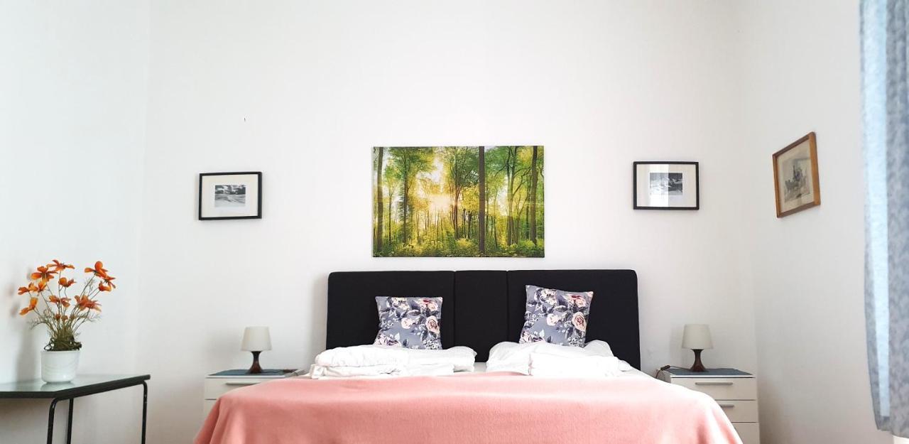 Suite In Imperial Design, Central Location