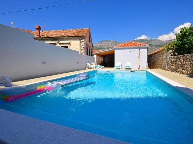 Holiday Home Belmondo Three Bedroom Home With Terrace & Private Pool A6
